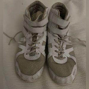 Used Nfinity Beast mid top size 8